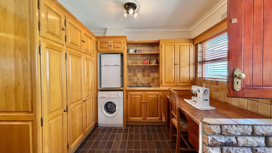 4 Bedroom Property for Sale in Mountainside Western Cape